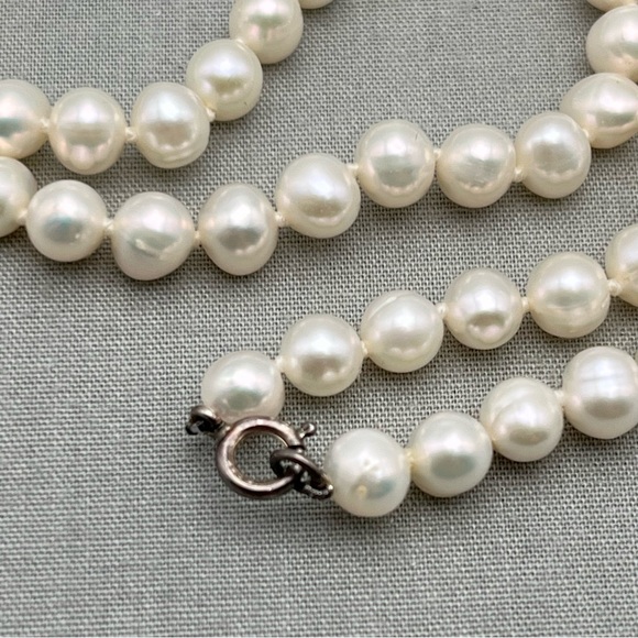 VTG White Freshwater Pearl Necklace w/ Sterling Silver Clasp – 16” Hand-Knotted - Picture 8 of 11